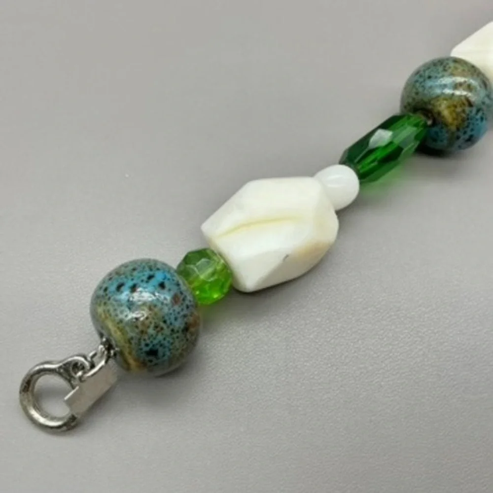 Beaded Bracelet Womens Green White Blue Ceramic Glass Toggle Clasp 8.5 Inch